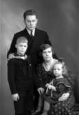 Maskinist R. Jansson med familj.