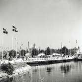 En tillfällig bro byggdes över Fredriksskanskanalen med anledning av hantverksmässan 1947.