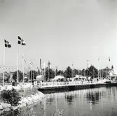 En tillfällig bro byggdes över Fredriksskanskanalen med anledning av hantverksmässan 1947.