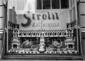 S. Karl Asks fönster på skylten står ”Strolit, Hatt fernissa” 1924
	Metallutfällning, fingeravtryck.