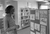 Ungdomsförfattaren Lasse Ekholm besöker Kållereds bibliotek, år 1984. 