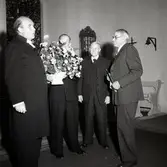 En avtackning av kyrkvaktmästare Gustav Svensson som avgick den 1 november 1958.