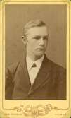 Ingenjör och skriftställare Karl af Geijerstam, född 1860. Son till sedermera rektorn J G af Geijerstam på Rostad, utexaminerad från Tekniska Högskolan 1883.
