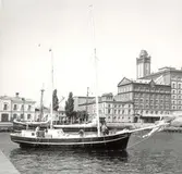 Såldes 1952 eller 53 till Stockholm som lustyacht o. riggades till ketch. Redare Ivar Åstedt 1919-52.