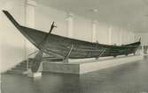Das Nydamschiff aus einem Opfermoor des 4 Jahrhunderts nach Chr. geb.
Länge 23 m
Breite 3,20 m

Landsmuseum
Schleswig
Schloss Gottorp