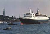 Hamburgs hamn med Queen Elizabeth 2.