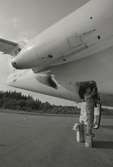 Fokker F28 på Skuteryds ( Emmaboda ) flygplats istället för i Ronneby, landar i Kalmar för att tanka på väg till Arlanda.