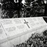 Engelskt gravmonument över 14 stupade örlogsmän som gick under med örlogsfartyget  H.M. drifter 