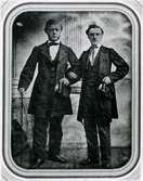 John Rosén som gymnasist. John Rosén till höger.