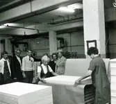 AB Papyrus. Fabriksvisning för de anställdas anhöriga 10/10 1970.