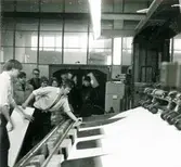 AB Papyrus. Fabriksvisning för de anställdas anhöriga 10/10 1970.