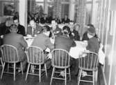 Svenska Postmannaförbundets semesterhem Norregård i
Falsterbo.  Foton aug 1953.  (Se reportage i tidningen PS nr
4-5/1953).   Lunch och middag serveras i matsalen Solhäll.
