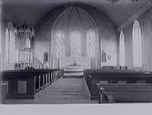 Interiörbild från Veddige kyrka i Halland.Altargång, altarring, altare, predikstol.