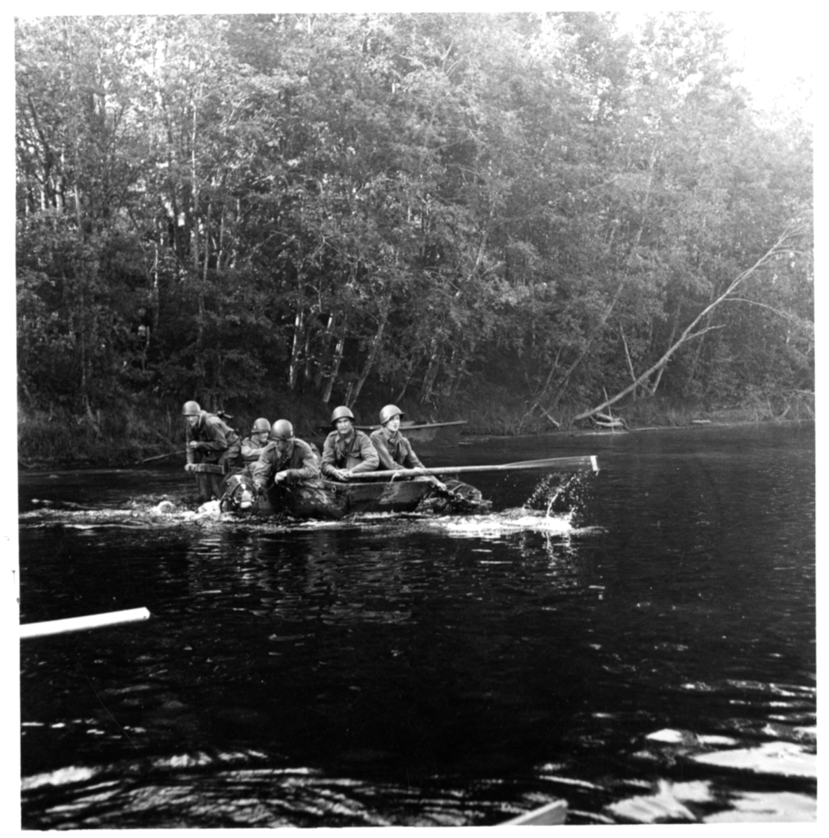 Bo Sallmander, Korsning av en vattenled med hästar. Värnplikt vid Norrlands dragonregemente K4, Umeå, 1955-1956.