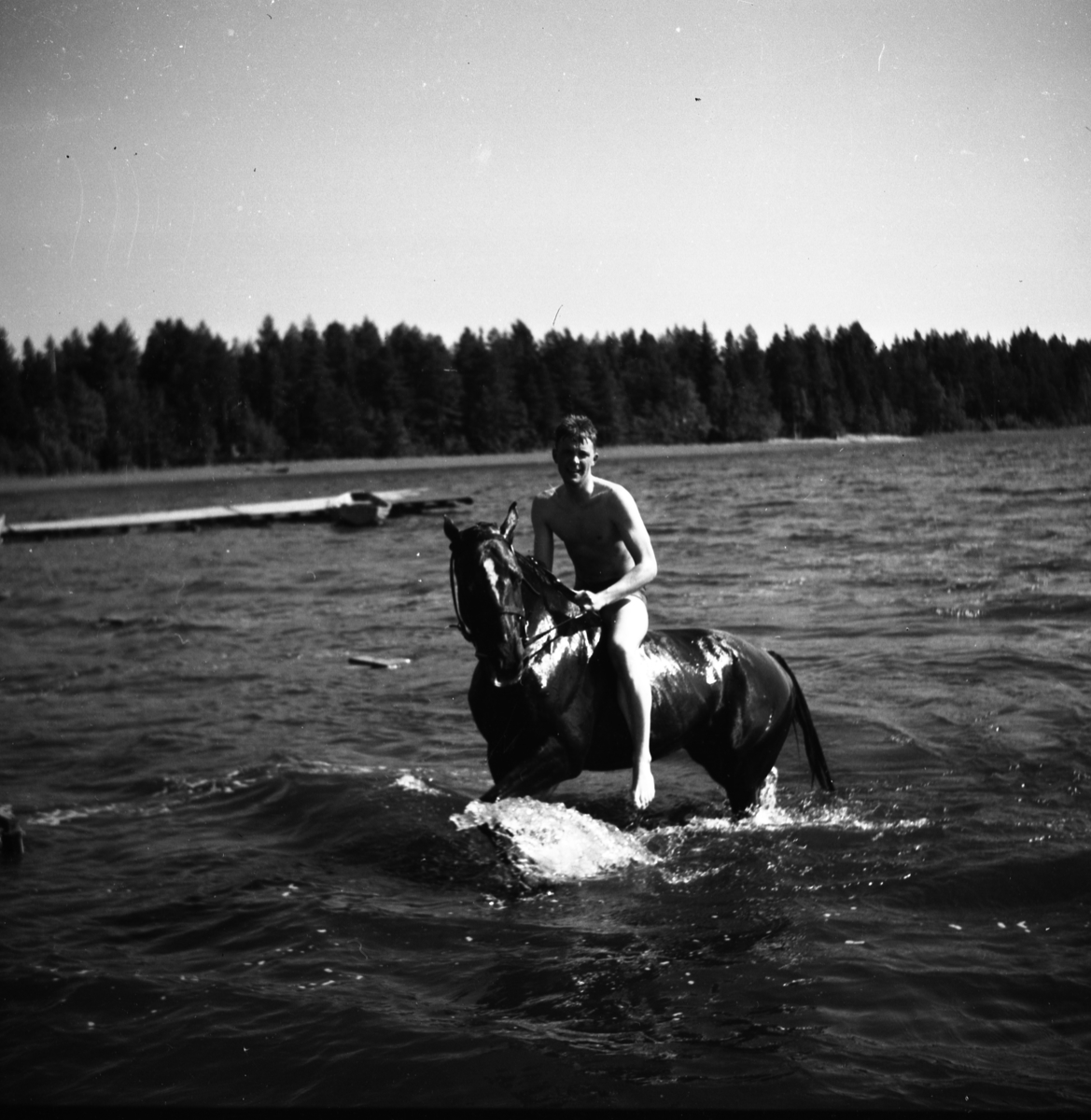 Bo Sallmander, A cavalry on his way up from the bath with his horse, Norrland dragonregemente K4, Umeå, 1955-1956.