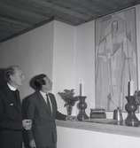 Överlämnadet av en tavla den 30/10 1958 i Föra kyrka, kyrkoherde Nils Sjöstrand till vänster.