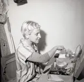 Teater, Klockmakarens dotter.

Medverkande: Britt Ångström, Åke Svensson, Liljan Bäck, Gerd Peters, Ingrid Lindström 27/10 1957.