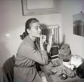 Teater, Klockmakarens dotter.

Medverkande: Britt Ångström, Åke Svensson, Liljan Bäck, Gerd Peters, Ingrid Lindström 27/10 1957.