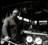 Dykare på jakt efter ett störtat flygplan.