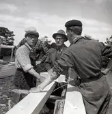 Byggnadsarbete vid Gärdslösa badplats, 3/6 1957.