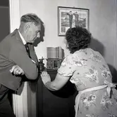 Fyrmästare Samuelsson och en kvinna, Ölands norra udde 11/9 1960.