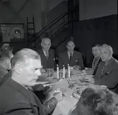 Måltid med lokförman Oscar Sandvall som avgår med pension 25/11 1958.