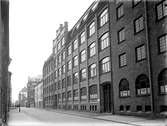 Marks Skofabrik, fyra vånings skofabriksbyggnad i rött tegel.
AB A.P. Hallkvist