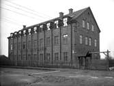 AB Marks Skofabrik, två och en halvvånings fabriksbyggnad.
Första Marks fabriken, byggd 1897.