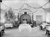 Baptistkyrkan dekorerad inför Adrian och Hilma Bomans bröllop, Östhammar, Uppland 1925