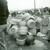 Korgar vid Algutsrums marknad.