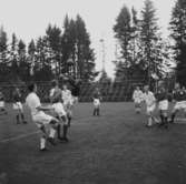 En fotbollsmatch mellan IF Hallby från Jönköping och Lidköpings idrottsförening IF Hellmer. Bilden är tagen den 15 oktober.