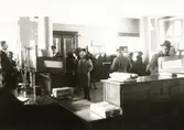 Postkontoret vid Södra Långgatan i Kalmar 1920-talet. Postkontoret var inrymt i Riksbankshuset.