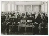 En kongress i Stagneliusskolans aula i omkring 1940. I första raden landshövding John Falk, ryttmästare Birger Jeansson och brandchef Florin.