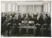 En kongress i Stagneliusskolans aula i omkring 1940. I första raden landshövding John Falk, ryttmästare Birger Jeansson och brandchef Florin.