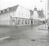 Apoteket nära Kalmars domkyrka som skymtas i bakgrunden.