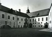 Kalmar slott, borggården med brunnen