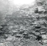 Västra förborgen. Nordligaster kontreforen söder om ingångsvalvet. Detaljer av muren under rivningen
Kontreforens norra sida.
Vallmuren i anslutning till kontreforen