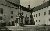 Kalmar slott. Inre borggården med slottsbrunnen.