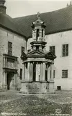Kalmar slott
Slottsbrunnen, 
Vykort. Förlag:Appeltoffts bokhandel, Kalmar.