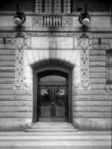 Wermlandsbankens portal. Bankhuset byggdes 1906-08 efter ritningar av arkitekt Ernst Stenhammar.