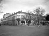 Järnvarubolaget tar över butiken i hörnet från Geijers 1939.