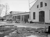 Bilfirman Philipsson AB bygger om-och-till sina lokaler vid Tormestad. Bilden från 1944.