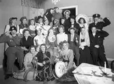 Mjölkbarens personal har denna jul   1944 en fest med maskeradtema.