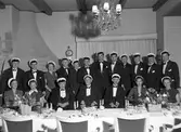 Jubilerande studenter i Hybelejens salong på Statt på en bild tagen 1951.