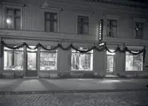 F:a Gardiner och Mattor med adress Drottninggatan 8 år 1940.
