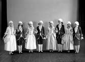 Flickskolans soaré året 1932.