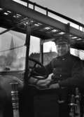 Stegbil med förare från slutet av 1920-talet. Kommentar från en användare: Brandmannen på bilden heter Karl Jansson. Han var född i Karlstad och arbetade på brandkåren i Karlstad under större delen av sin levnad. Hans hustru hette Hedvig (f. Brunzell) och hon var bördig från Gräsmark.