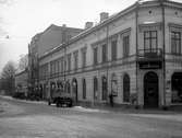 Västra Torggatan norrut från Stora Torget på en bild från mitten av 1930-talet