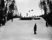 Hoppbacken låg vid Svinbäcksbergets branta avslutning mot norr.