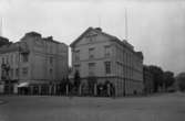 Hypotekshuset i slutet av 1920-talet. Huset byggdes 1852-53. Utrymmet mellan fastigheterna bebyggdes 1929 med ett hus ritat av Cyrillus Johansson.